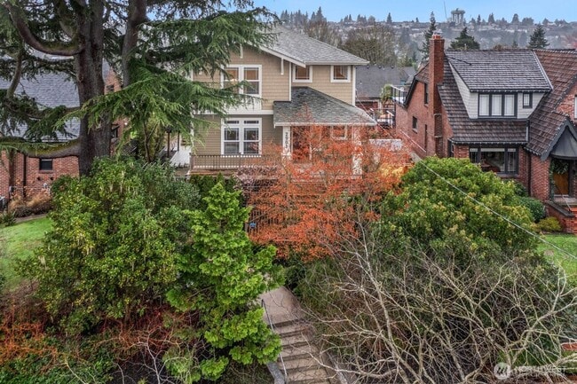 Building Photo - Light-Filled Magnolia Home with Spectacular Northwest Views