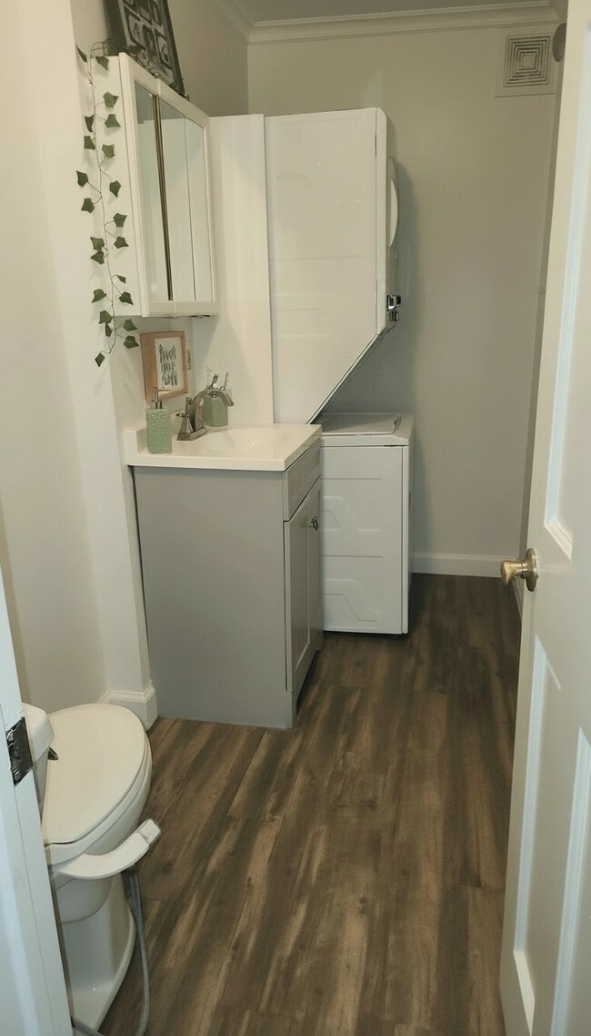 Building Photo - 236 E Main St