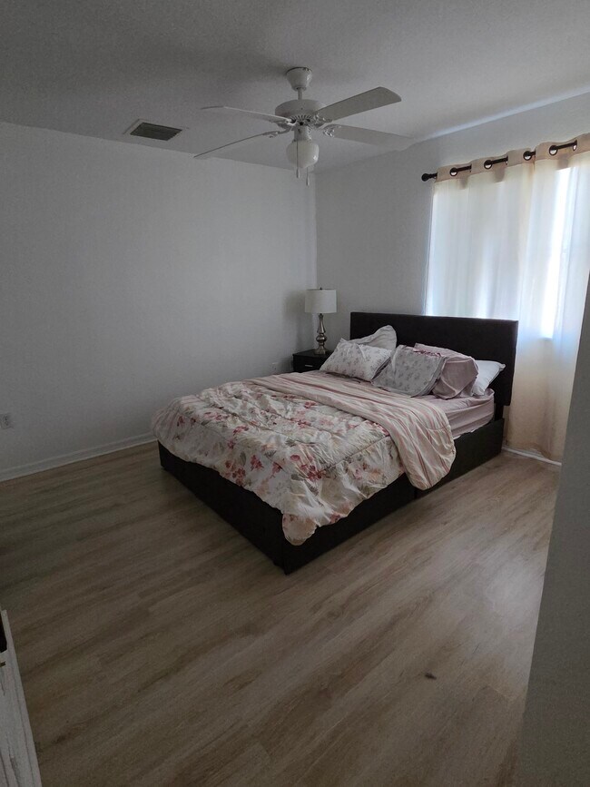 Building Photo - 6036 SW 19th Ct