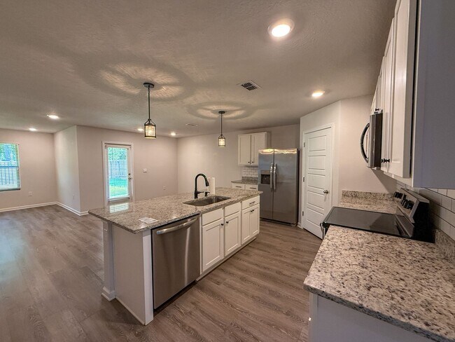 Building Photo - 4 Bedroom 2 Bath Home for Rent in Birch Run Subdivision! Energy Efficient Solar Panels to Help Lo...