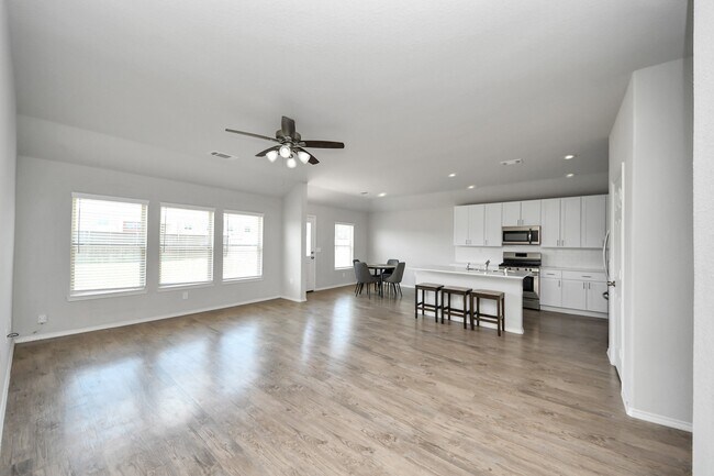 Building Photo - 20730 Southern Wds Blvd