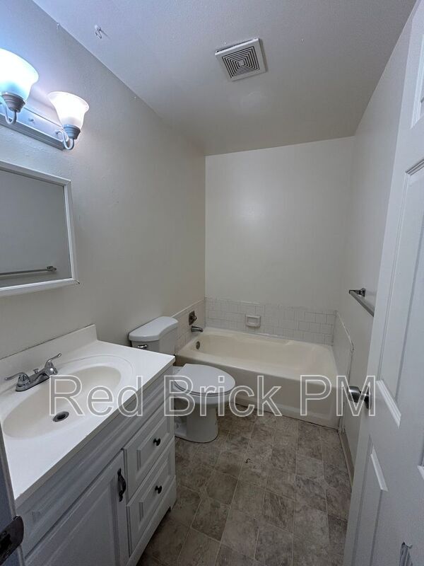 Building Photo - 1302 Frankfort Ct