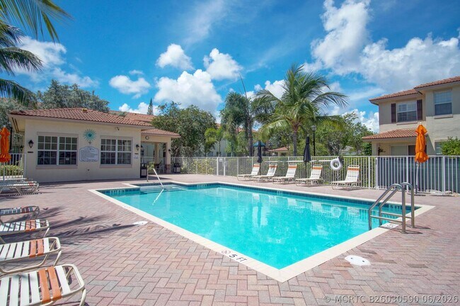 Building Photo - 1020 E Longport Cir