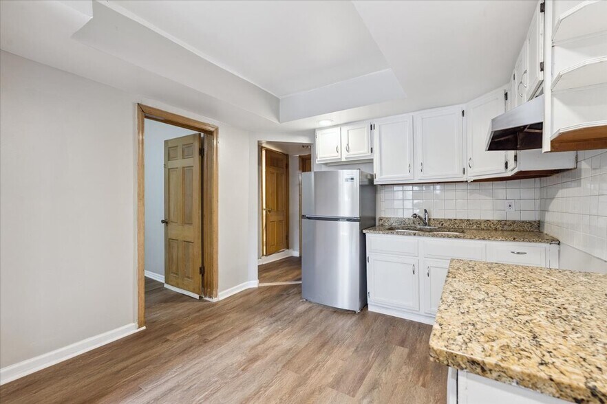 Building Photo - 1128 W Diversey Pkwy