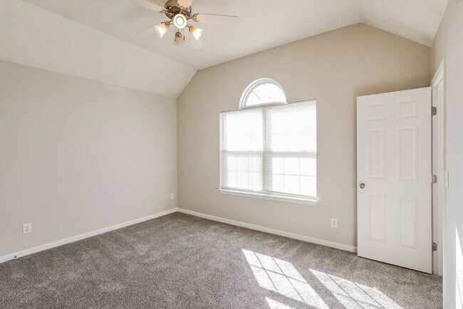 Building Photo - 8028 Logan Dr