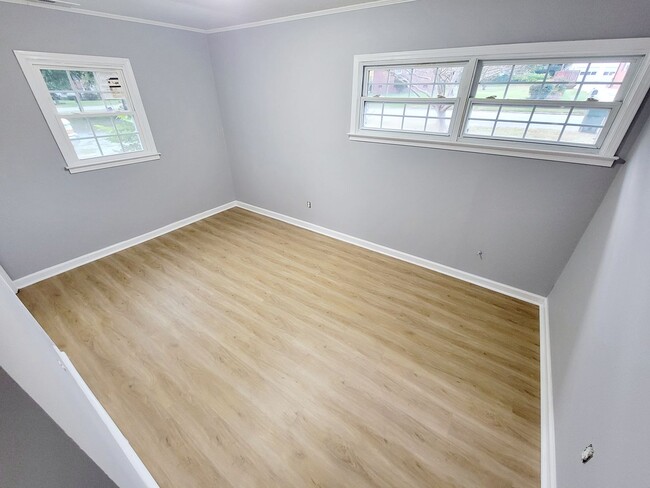 Building Photo - Available July 2025 : Beautiful 3-Bedroom ...