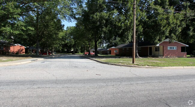 Primary Photo - 2-11 Rosewood Ct