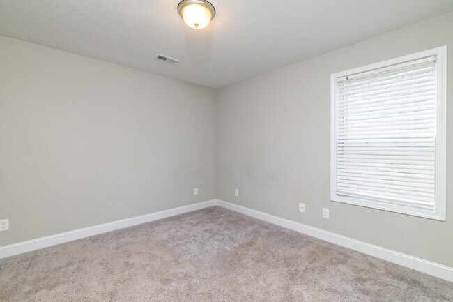 Building Photo - 7703 Honey Oaks Rd