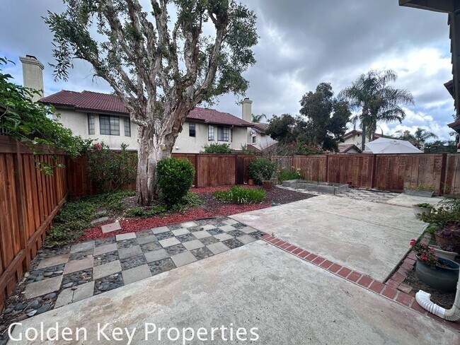 Building Photo - Move-in ready townhome in desirable Summerhill community in Encinitas!