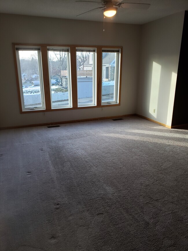 Living Room - - 4523 State Line Rd