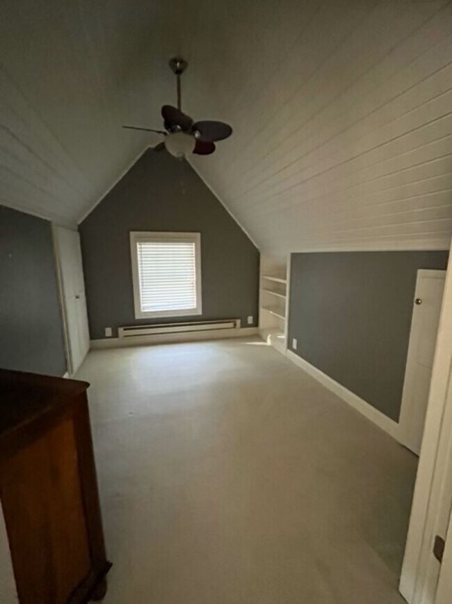 Building Photo - Aksarben Tudor For Rent