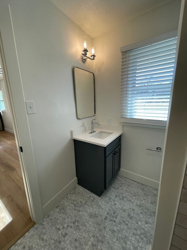 Building Photo - AMAZING SINGLE-FAMILY HOME! CLOSE TO CAMPUS AND SPORTS COMPLEX!