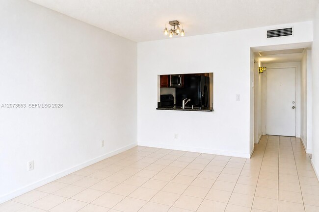 Building Photo - 9230 Lagoon Pl