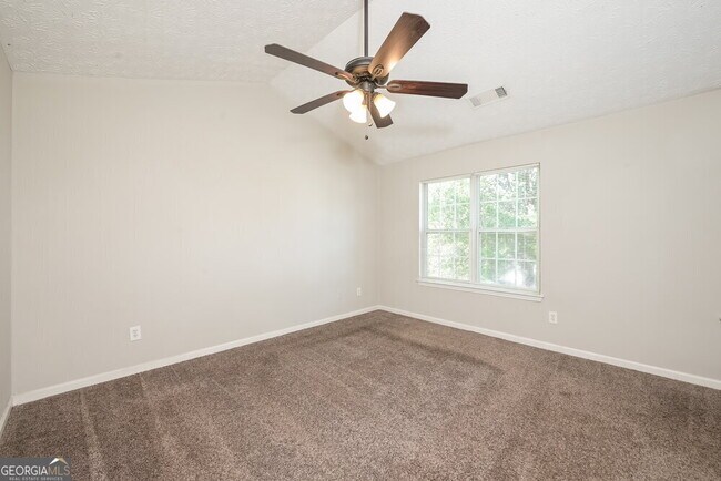 Building Photo - 154 Springbottom Dr SE
