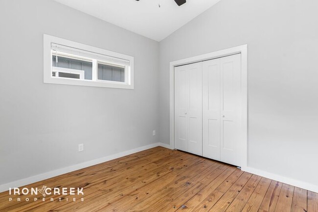 Building Photo - 52 W Cascade St