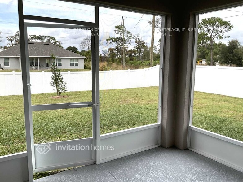 Building Photo - 1375 Valencia St SE