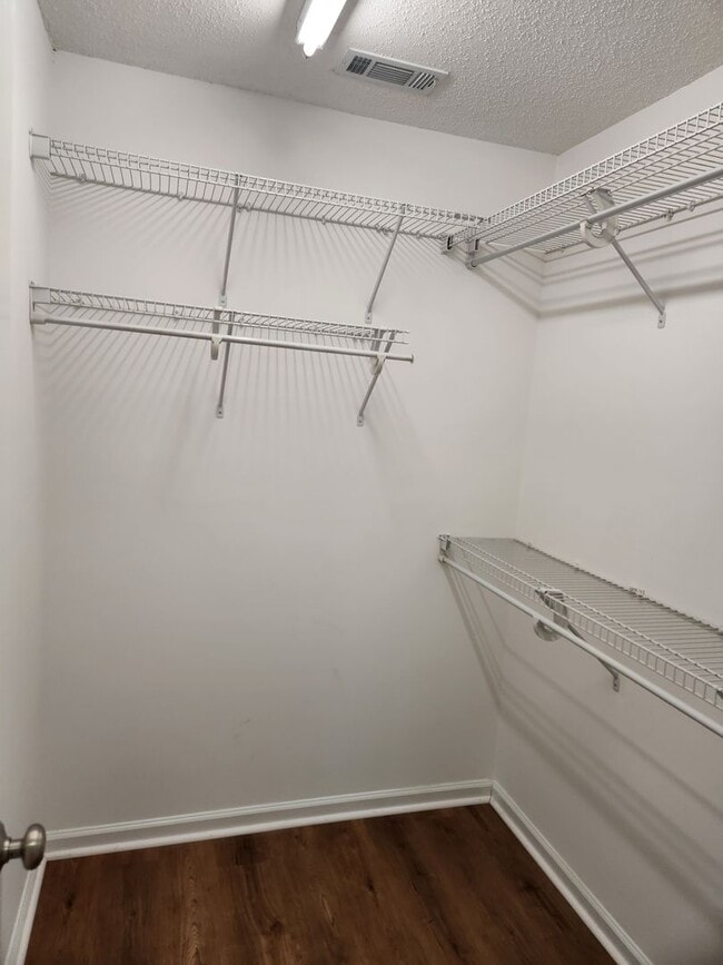 Building Photo - 9841 Lenox Ln