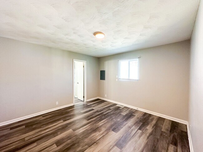 Building Photo - 4322 Hoyt Ave