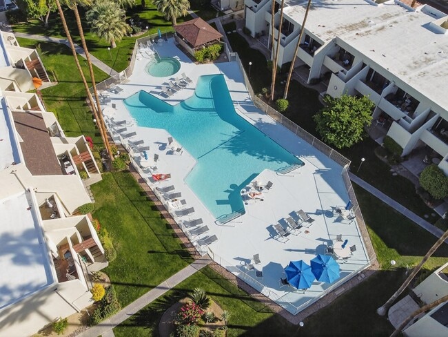 Building Photo - 1655 E Palm Canyon Dr