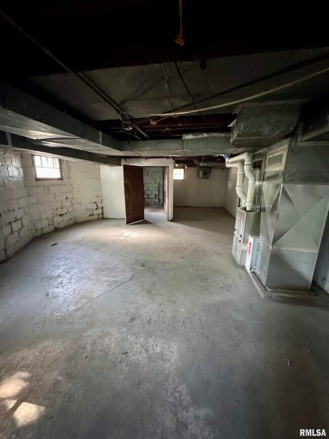 Building Photo - 1229 9th Ave