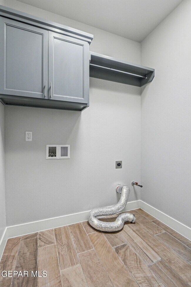 Building Photo - 13580 Lawkland St