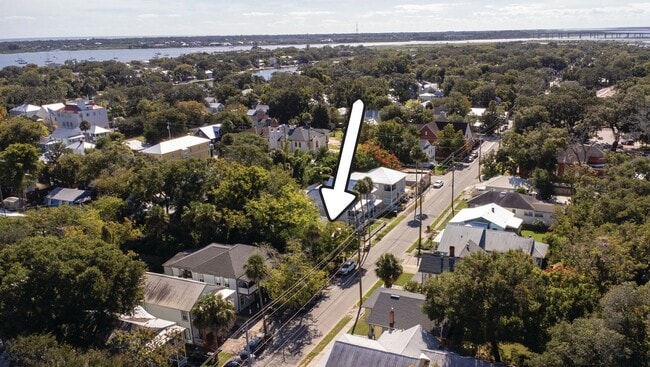 Building Photo - Historic Lincolnville 3/2 Single Family Home