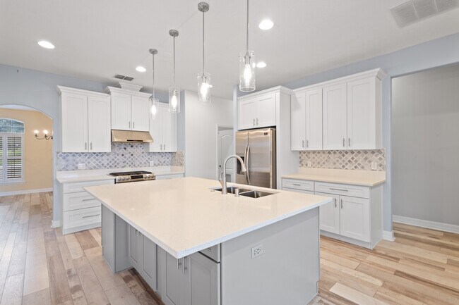 Building Photo - 16825 Florence View Dr