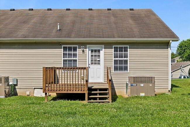 Building Photo - 101 Solid Rock Ct