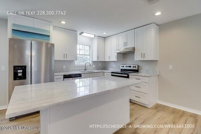 Building Photo - 912 Maple St