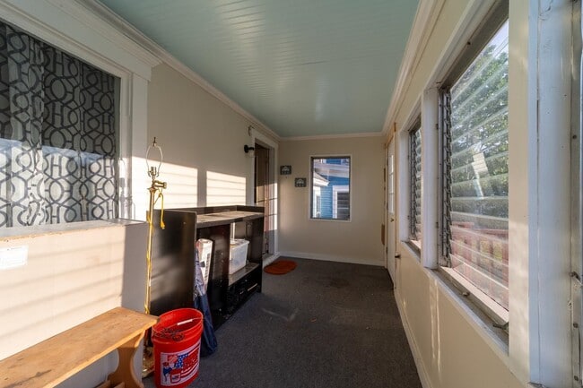 Building Photo - 66 Lyford St