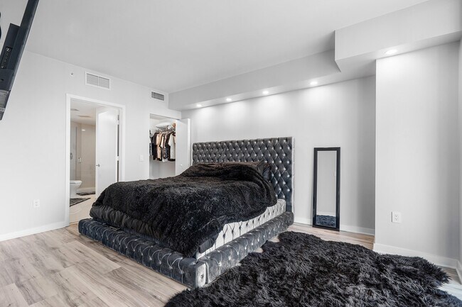 Building Photo - 1100 S Miami Ave