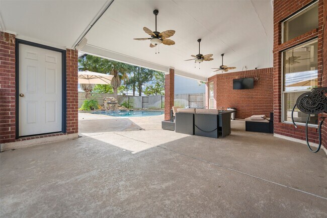 Building Photo - 14311 Islandwoods Dr