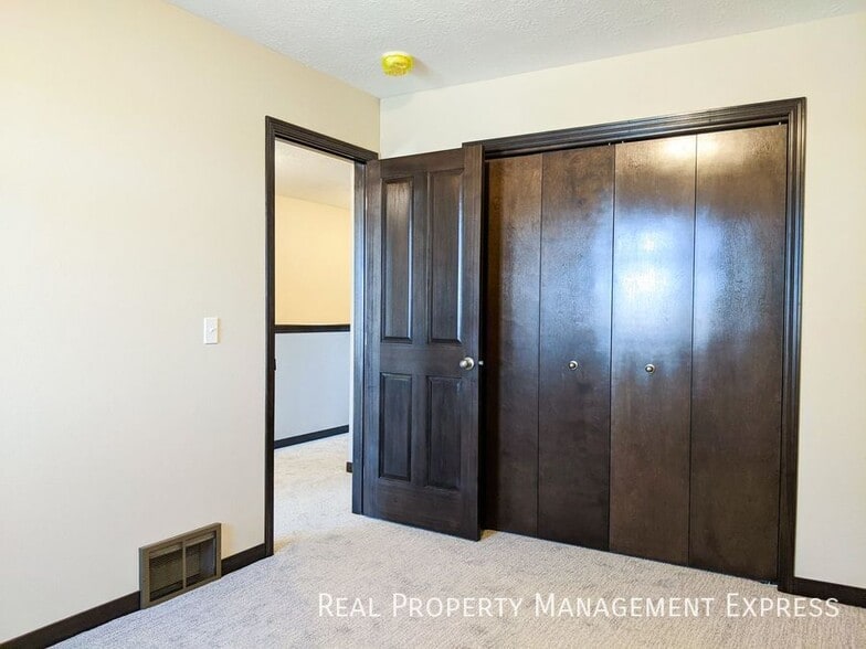 Building Photo - 9617 W Broek Dr