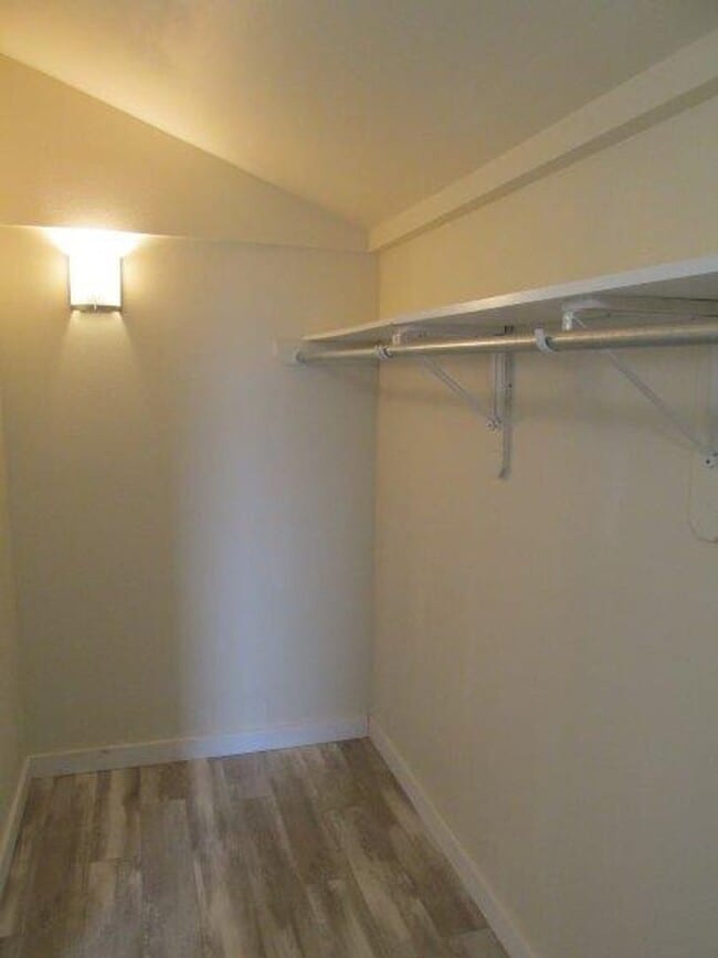 Building Photo - 3 Bedroom House in Mount Vernon