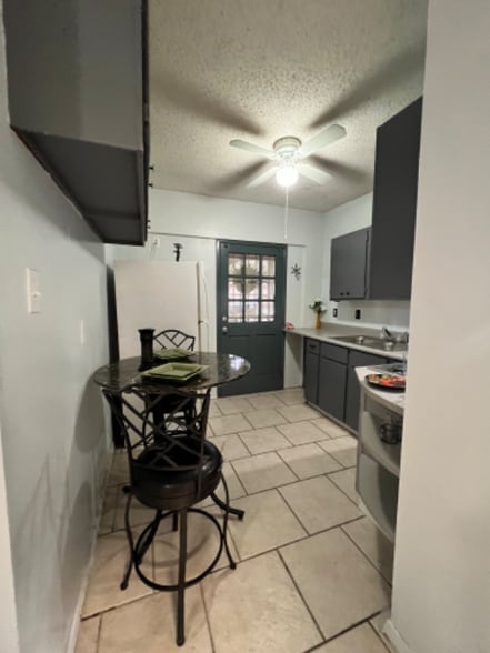 Building Photo - 7418 Meadow Cliff St