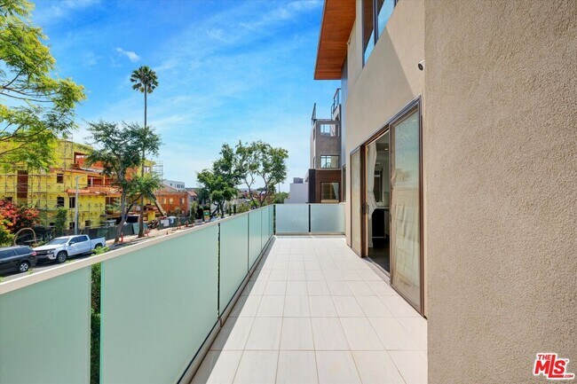 Building Photo - 1249 N Formosa Ave