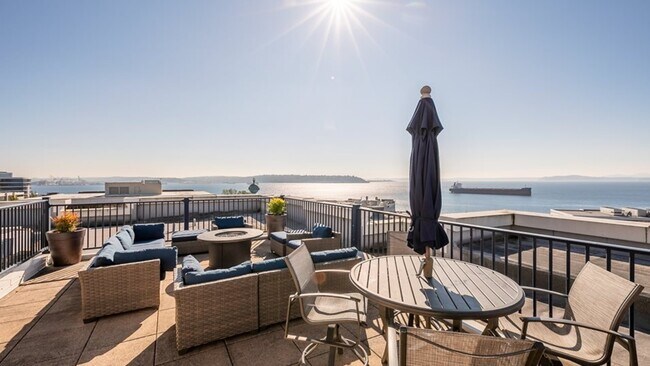 Building Photo - 315 1st Ave W