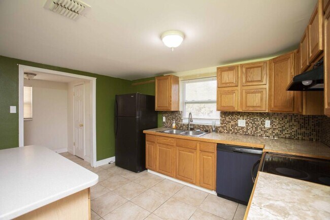 Building Photo - 11214 Linden Ln