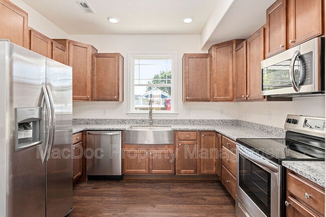 Building Photo - 214 Mansfield St