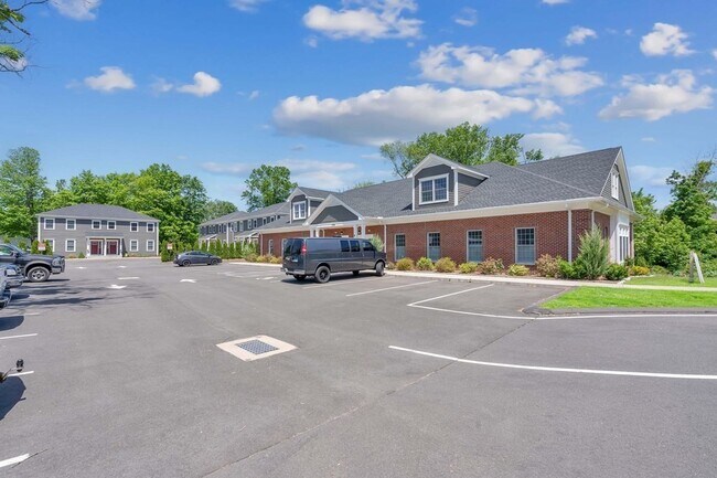 Building Photo - 204 Mountain Rd
