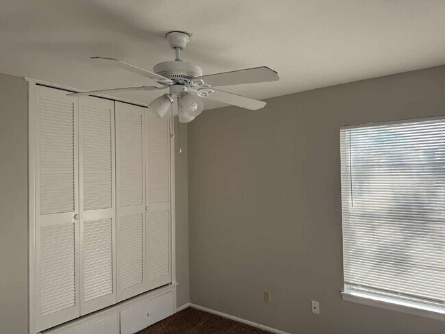 Building Photo - Open Kitchen, Warm Interior, Large Living ...