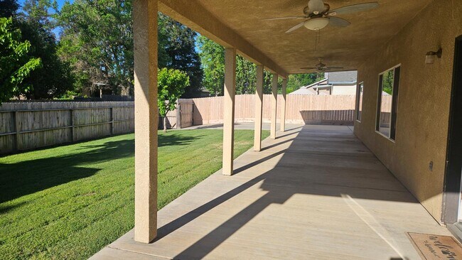 Building Photo - 580 W Sunset St