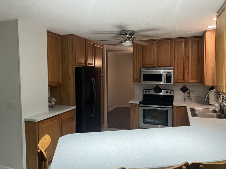 kitchen - 144 Brentwood Dr