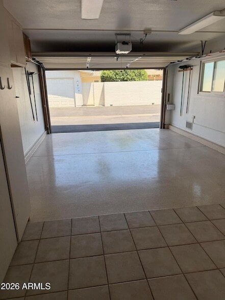Building Photo - 10833 W Santa Fe Dr