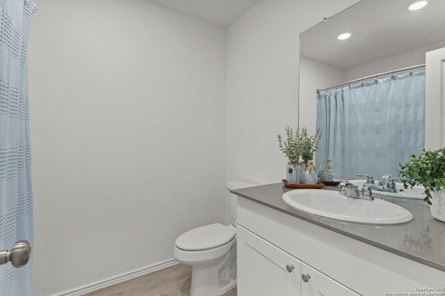 Building Photo - 7022 Serf Pl