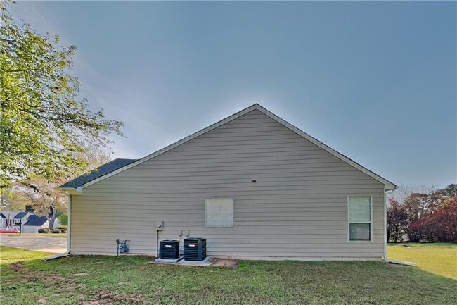 Building Photo - 1675 Huntcrest Park SW