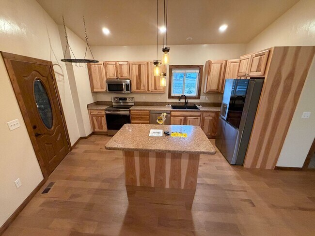 Building Photo - 11 Fieldcross Ln