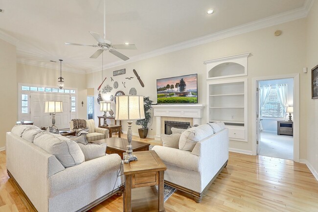 Building Photo - FULLY FURNISHED Mount Pleasant Home! 6 mon...