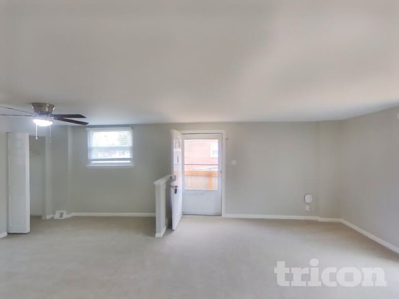 Building Photo - 137 Crum Creek Dr