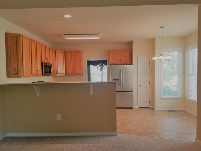 Building Photo - Beautifully maintained 3 bedroom 2 bath contemporary in highly sought after Birkdale subdivision.